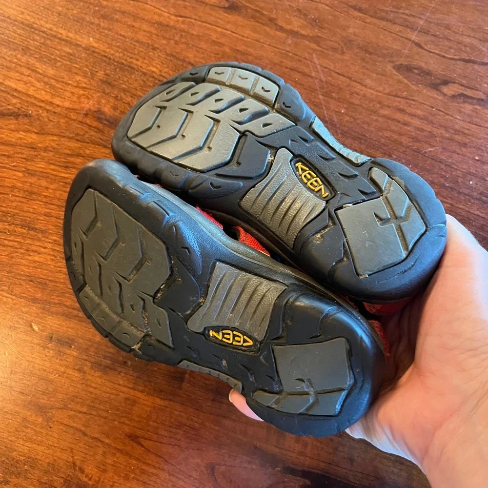 Keen Newport H2 Kids Red Black Waterproof‎ Sport Sandals Size 11US / 10UK